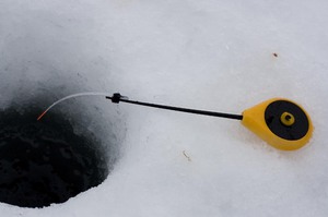 Как рыбачить зимой на удочку
